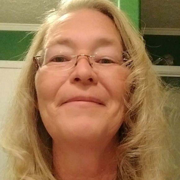 Meet your Posher, Cindi - Picture 1 of 1